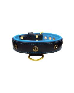Motivo en forma de flor con strass y escudo redondo tallado con incrustaciones de cuero - KD01059/65/40/BK/14