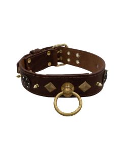 Motivo con impresionantes tachuelas de metal dorado de 15 mm, un escudo con 6 strass redondos y pirámides de metal - KD01074/75/50/BR/00