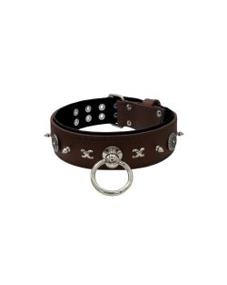 Motivo con impresionantes tachuelas de metal de 10 mm, motivo de cadena y un escudo tallado con brillantes redondos y soporte de cuero - KD01078/70/50/BR/01