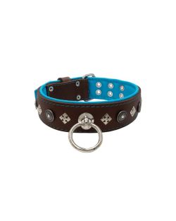 Motivo con un escudo muy impresionante con diamantes redondos, y cuadrados adornados con fondo de cuero - KD01079/70/50/BR/14