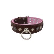 Motivo con un escudo muy impresionante con diamantes redondos, y cuadrados adornados con fondo de cuero – KD01079/80/50/BR/10