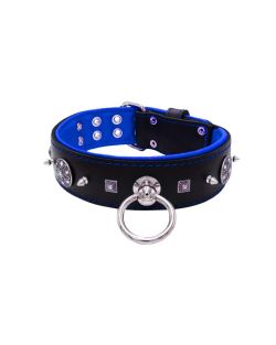 Motivo con tachuelas de metal de 10 mm muy impresionantes con una pirámide cuadrada tallada y un escudo con 6 strass redondos y soporte de cuero - KD01080/70/50/BK/03