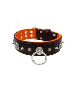 Motivo con tachuelas de metal de 10 mm muy impresionantes con una pirámide cuadrada tallada y un escudo con 6 strass redondos y soporte de cuero - KD01080/75/50/BK/11