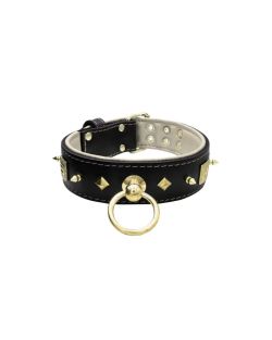 Motivo con impresionantes tachuelas de metal dorado de 10 mm, con un escudo de meandro cuadrado y pequeñas pirámides de metal con reverso de cuero - KD01086/70/50/BK/09