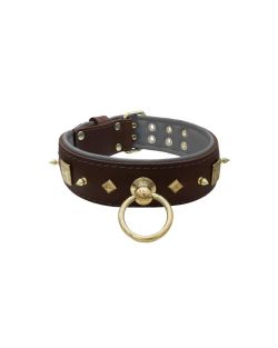 Motivo con impresionantes tachuelas de metal dorado de 10 mm, con un escudo de meandro cuadrado y pequeñas pirámides de metal con reverso de cuero - KD01086/70/50/BR/12