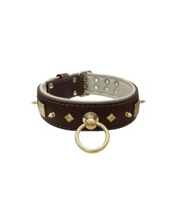 Motivo con impresionantes tachuelas de metal dorado de 10 mm, con un escudo de meandro cuadrado y pequeñas pirámides de metal con reverso de cuero - KD01086/80/50/BR/09