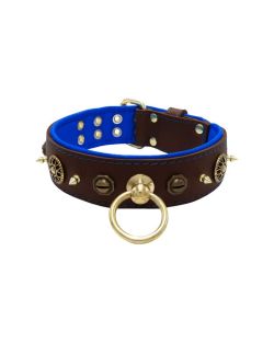 Motivo con impresionantes tachuelas metálicas de 10 mm, con un diseño poligonal y un escudo inca redondo con reverso de cuero - KD01087/70/50/BR/03