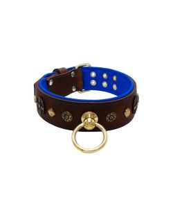 Motivo con formas muy impresionantes, escudo redondo tallado, con un escudo medieval y una piedra cuadrada martillada con soporte de cuero - KD01089/70/50/BR/03