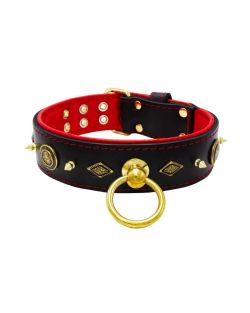 Motivo con impresionantes tachuelas de metal dorado de 10 mm, con un escudo redondo tallado y una forma de diamante tallada con soporte de cuero - KD01090/80/50/BK/04