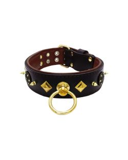 Motivo con impresionantes tachuelas de metal dorado de 10 mm, un escudo con 6 strass redondos y pirámides metálicas con soporte de cuero - KD01091/70/50/BK/08