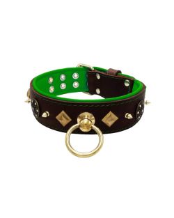 Motivo con impresionantes tachuelas de metal dorado de 10 mm, un escudo con 6 strass redondos y pirámides metálicas con soporte de cuero - KD01091/70/50/BR/05
